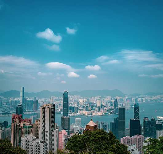 前央视主持人李蜜离职,远赴美国定居引争议,她现在过得怎么样