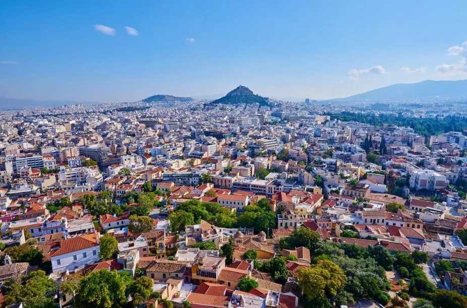 牺牲一周年后,战友遮住面容替他站上领奖台……