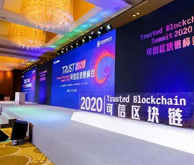 董占边境检查站：“我是人民警察，我宣誓！”